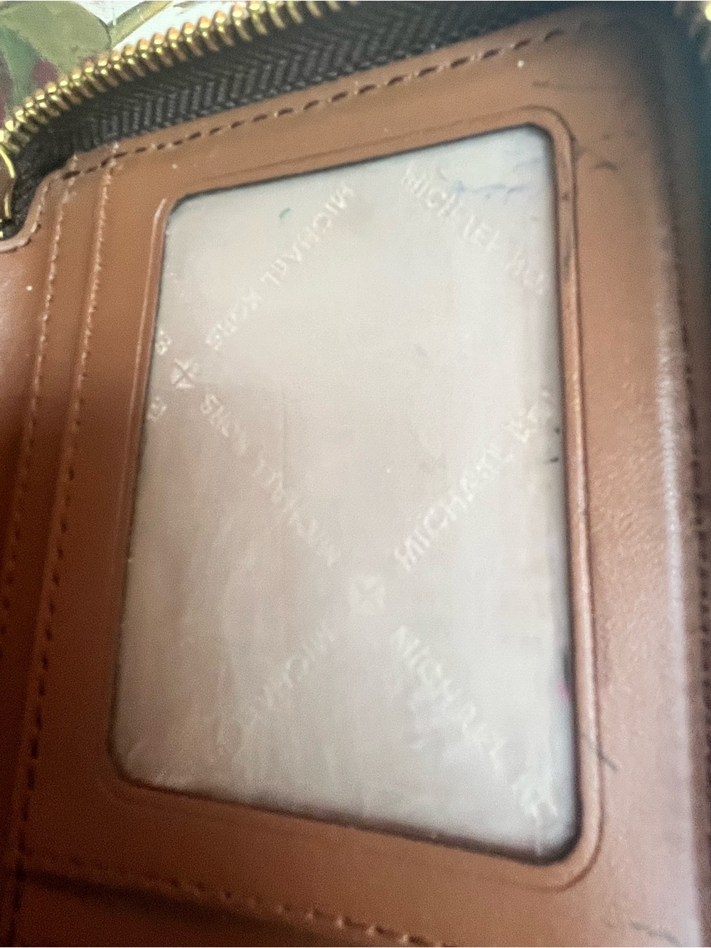 Michael Kors Jet Set Travel Continental  Wallet with Gold Logo Lettering (GUC) - Picture 9 of 15